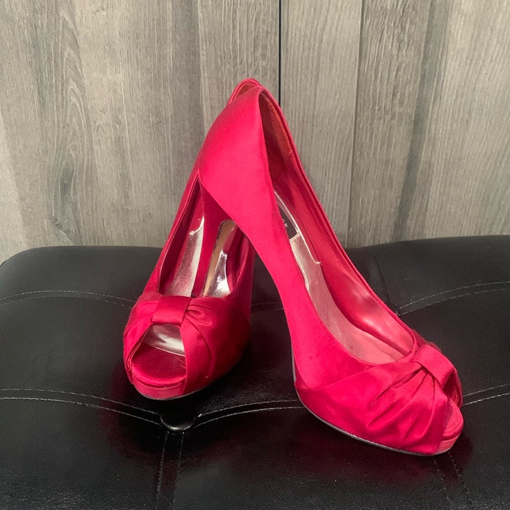 White House Black Market Bright Red Soft Satin Open Toe Bow Shoes Size 6M